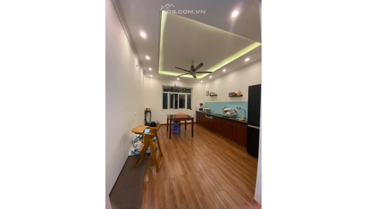 Bán nhà Tam Trinh, phân lô liền kề 70 m2, 11 tỷ 500. LH: 0947865456